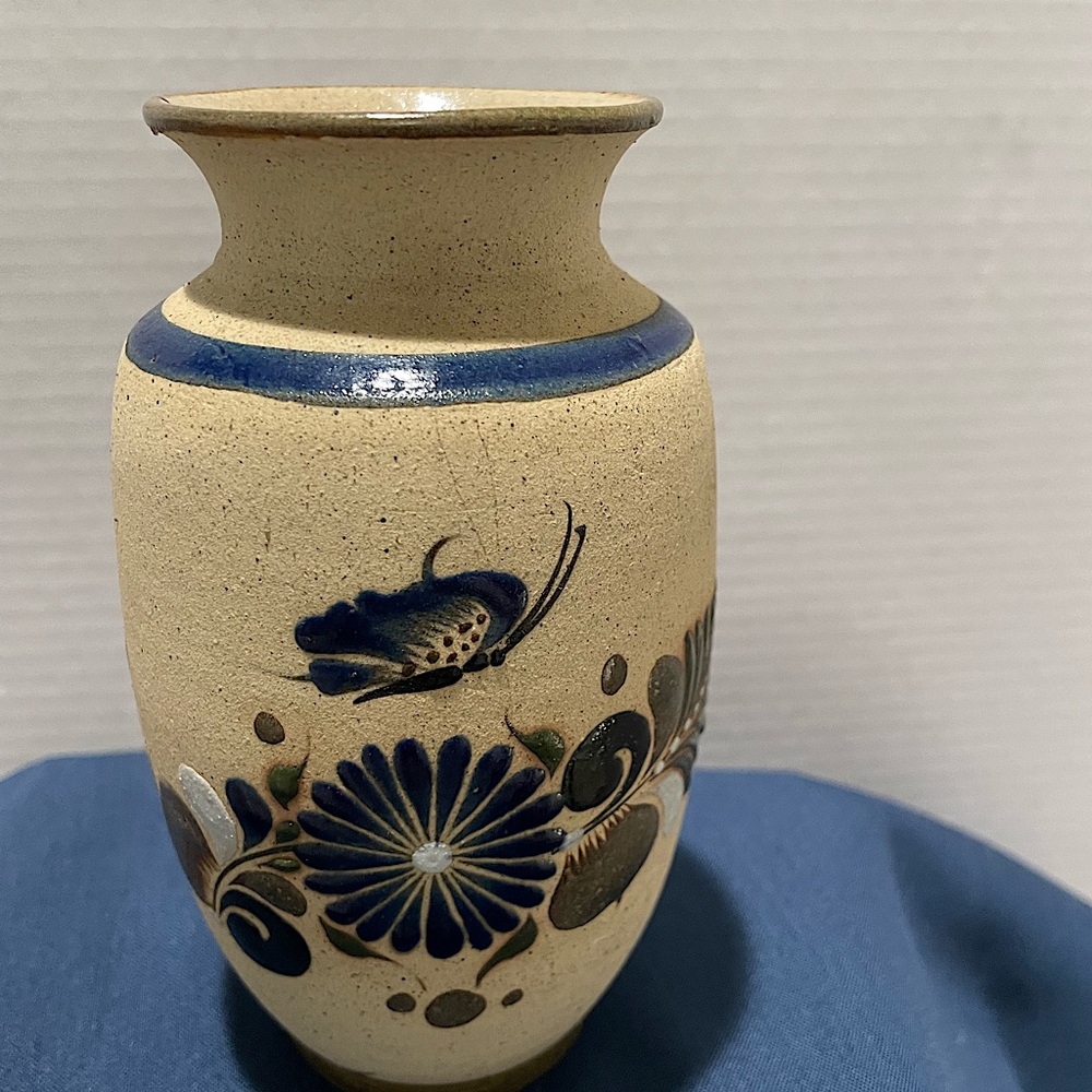 A Signed Gardiel Mexiceran Pottery